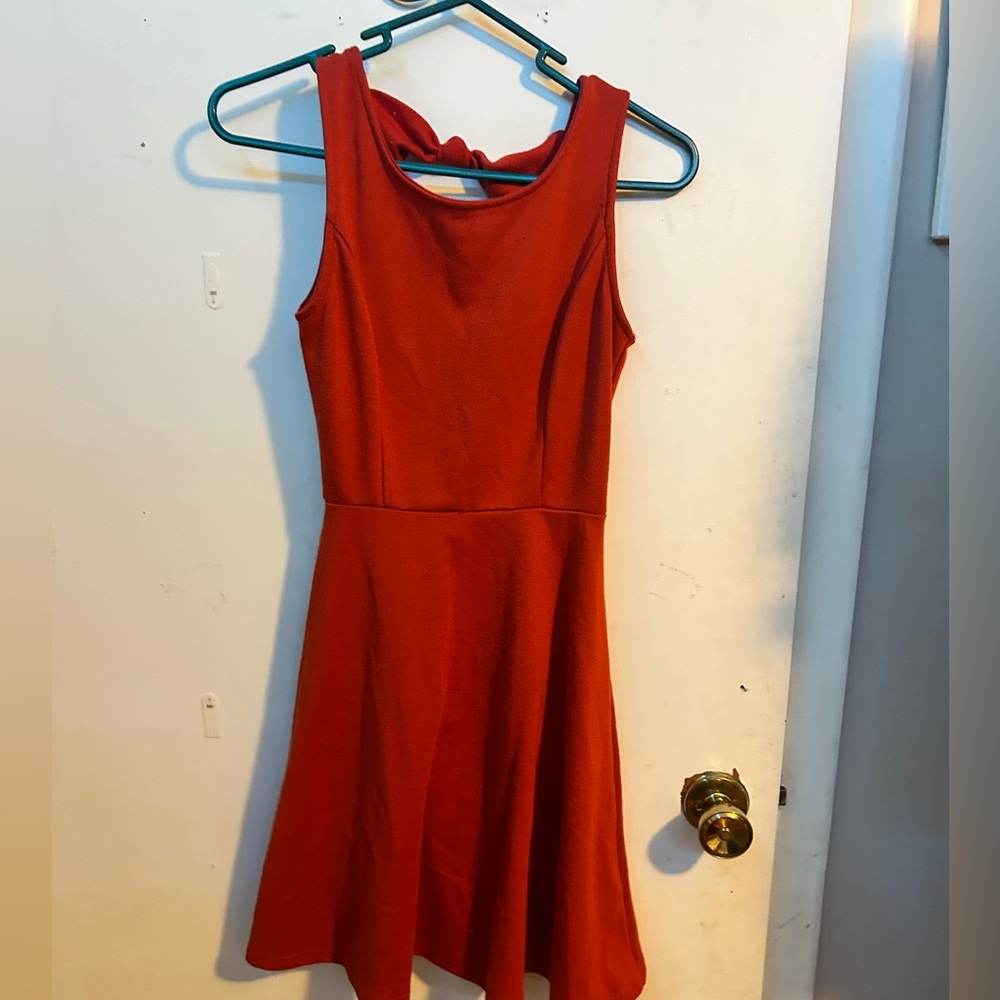 No sleeve red dress with semi open back and cute bows on the back, zip up dress